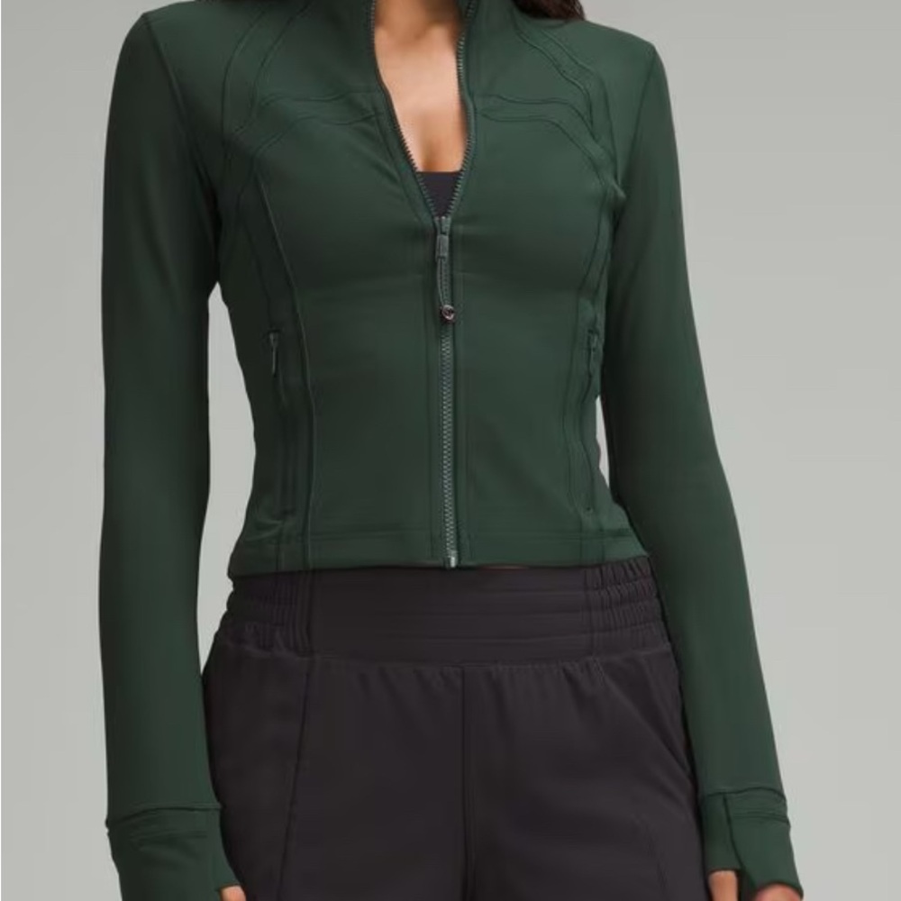 LULULEMON DARK GREEN DEFINED JACKET SHORT SIZE 2 W/TAGS